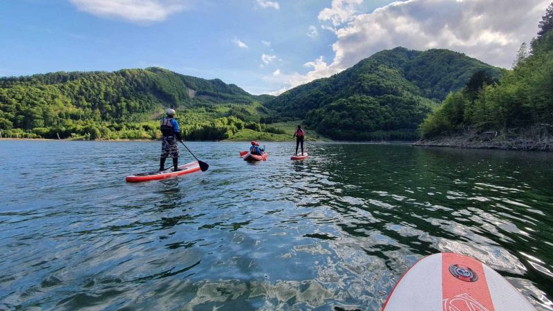 Kayaking and paddling on Lake Siriu